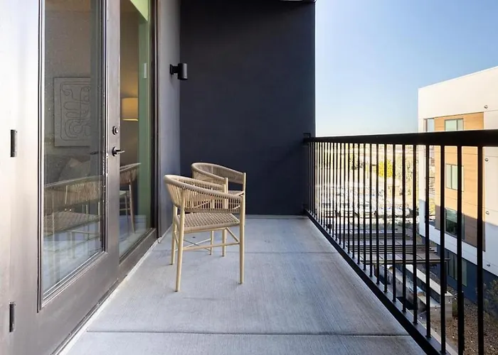 Apartment Landing Modern With Amazing Amenities Tempe