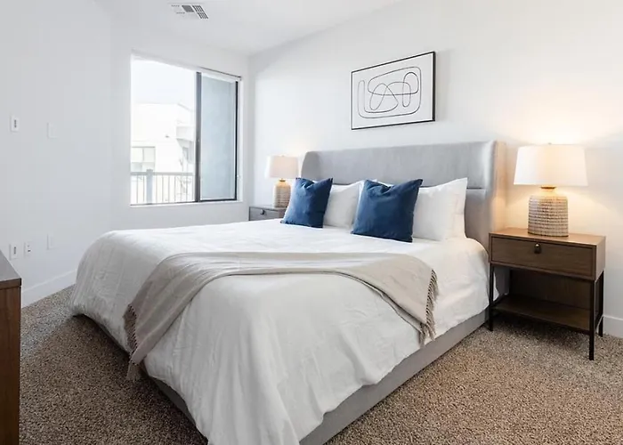 Landing Modern With Amazing Amenities Tempe